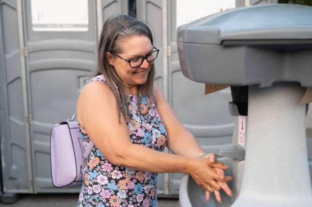 Best Affordable portable toilet rental  in Maple Bluff, WI